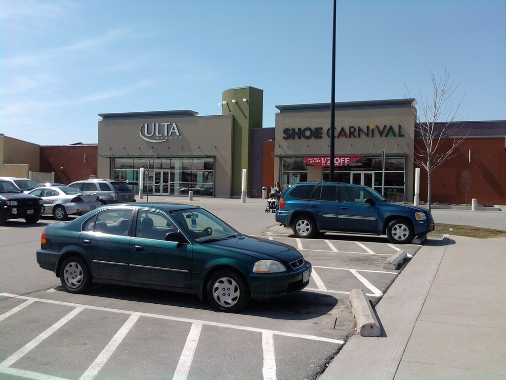 Picture of: Merle Hay Mall – Des Moines, Iowa – ULTA and Shoe Carnival  Flickr