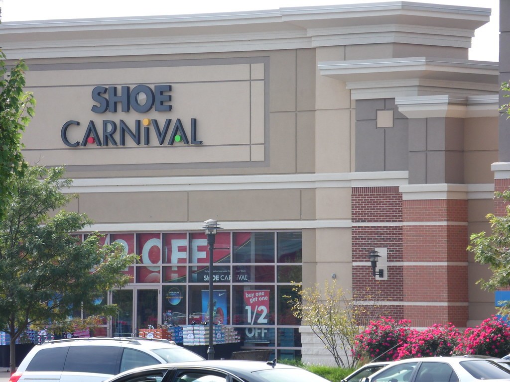 Picture of: SHOE CARNIVAL LANCASTER, PA  SHOE CARNIVAL  LINCOLN HWY  Flickr