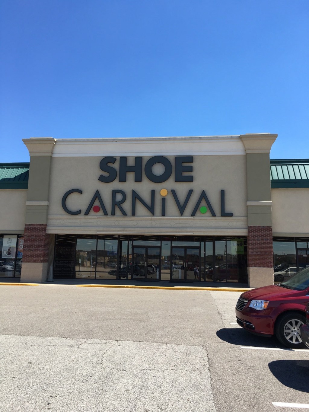 Picture of: Shoe Carnival,  N Green River Rd, Evansville, IN, Shoe Stores