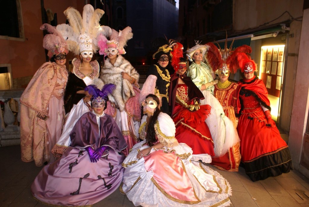 Picture of: Venice carnival costumes: deep into the tradition!