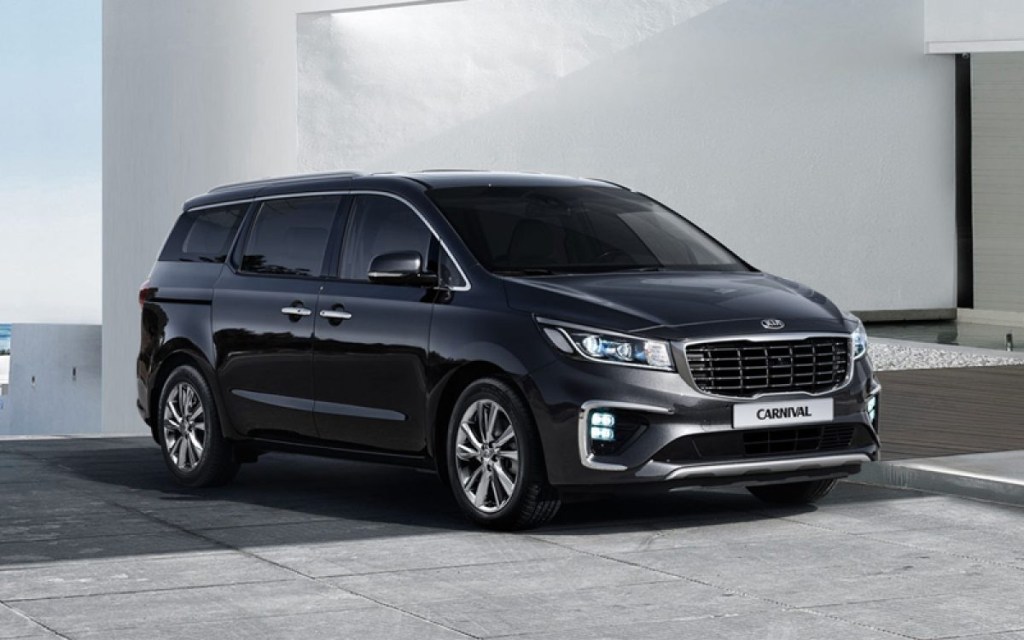 Picture of: Kia Carnival : Grille, Bumper & Interiors LEAKED!