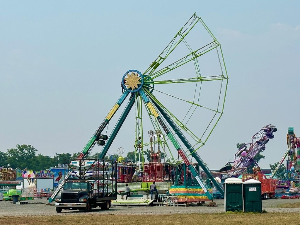 Picture of: Picture of the Week: Half a Ferris wheel at One Loudoun – The Burn